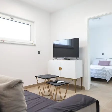 Rudolf Apartment Vir